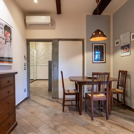 Leone Apartment *