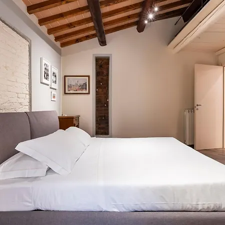 Leone Apartment *